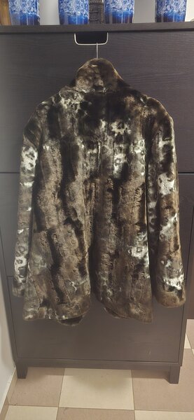 De vanzare cojoc (blana naturala).