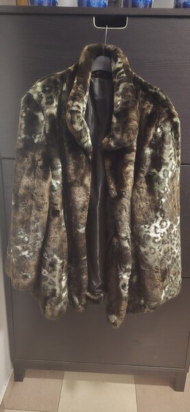 De vanzare cojoc (blana naturala).