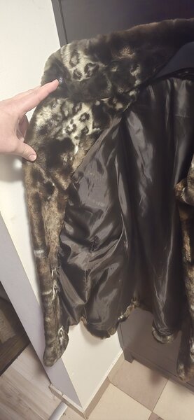 De vanzare cojoc (blana naturala).